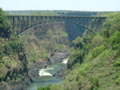 ザンビアとジンバブエの国境　バンジーする橋